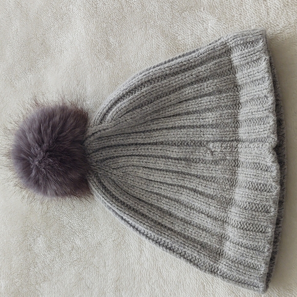 J Crew Gray Pom Pom Hat - Picture 4 of 6
